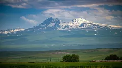 Há um local na Arménia onde os carros sobem a colina sozinhos: os cientistas ainda discutem o assunto
